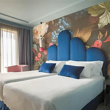 Hotel Antik 4*